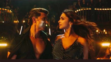 deepika padukone hot scene|Deepika Padukone, Hrithik Roshans STEAMY Scenes In Fighter。